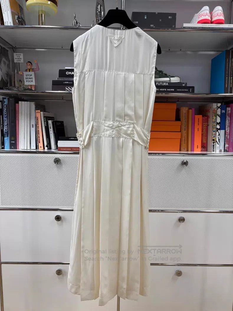 Prada Prada White sleeveless triangle pleated dress Size XS / US 0-2 / IT 36-38 - 3 Thumbnail