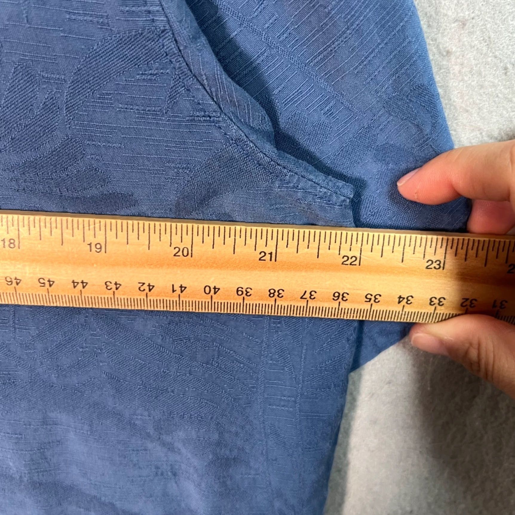 Tommy Bahama VINTAGE Tommy Bahama Shirt Mens Small Blue Silk 100% Saki Lounge Button-Up Short Sleeve Casual 90s Event? (Note: remove question) Size US S / EU 44-46 / 1 - 5 Thumbnail