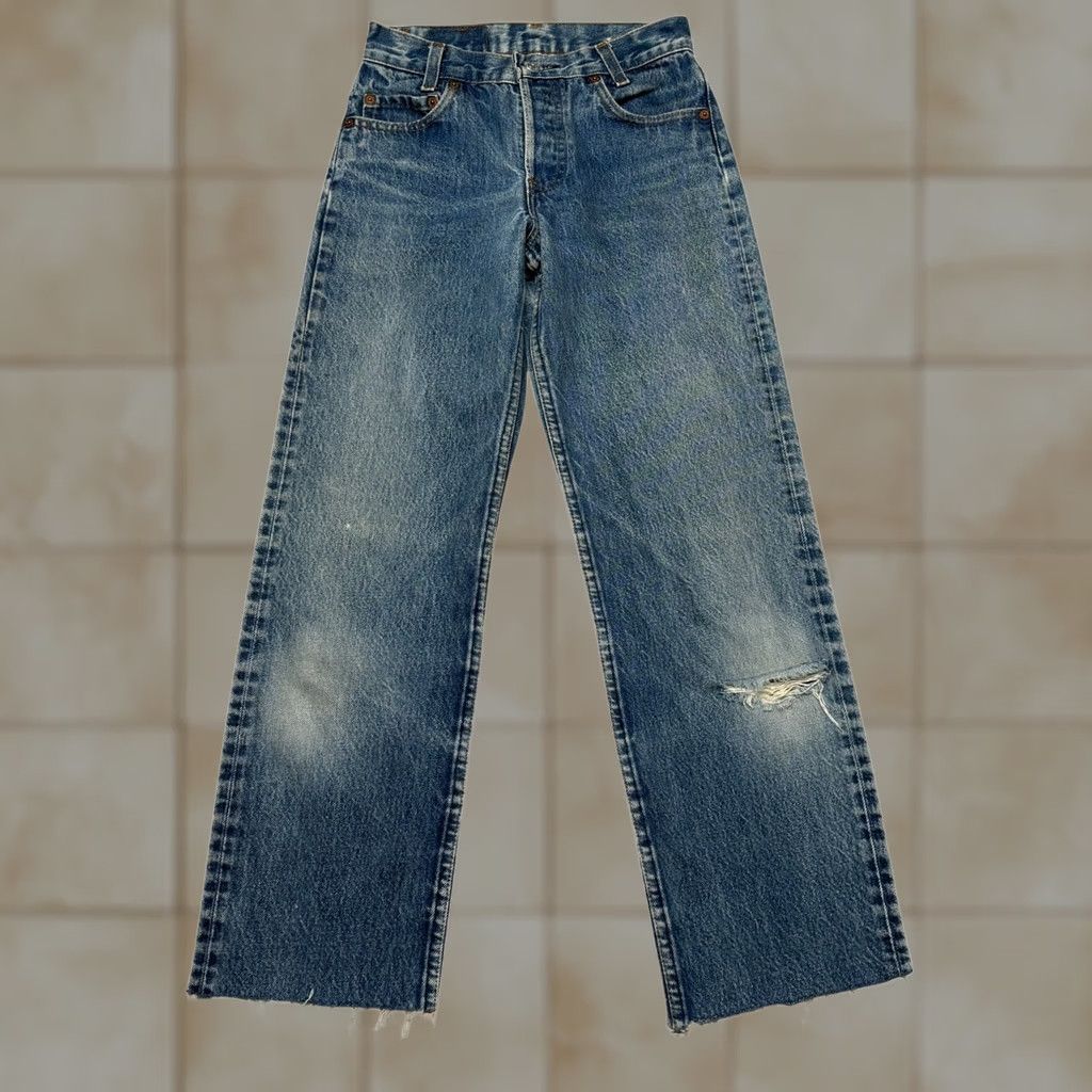 Levi's VINTAGE Levi's 701-0117 Student Fit Jeans Women 22x26 Blue Regular Straight Made in USA 80s 26x35 (22x26) Size 40" / US 18 - 1 Thumbnail