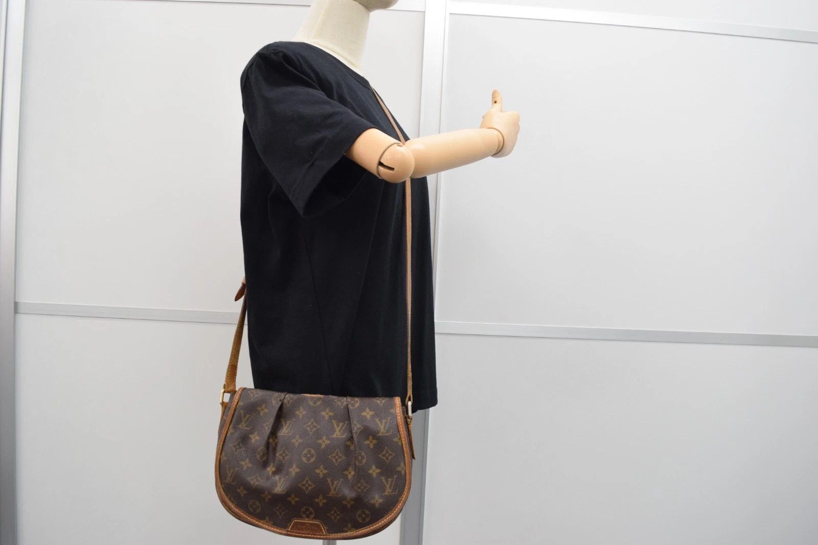 Louis Vuitton Louis Vuitton Menilmontant PM Crossbody Bag Monogram M40474 Size ONE SIZE - 2 Thumbnail