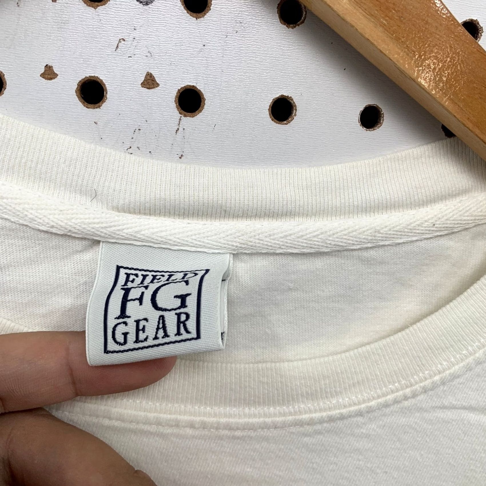 Vintage Vintage Field Gear Beer Shirt Mens XL White T-Shirt Funny 1990s Beer Holder Size US XL / EU 56 / 4 - 3 Thumbnail