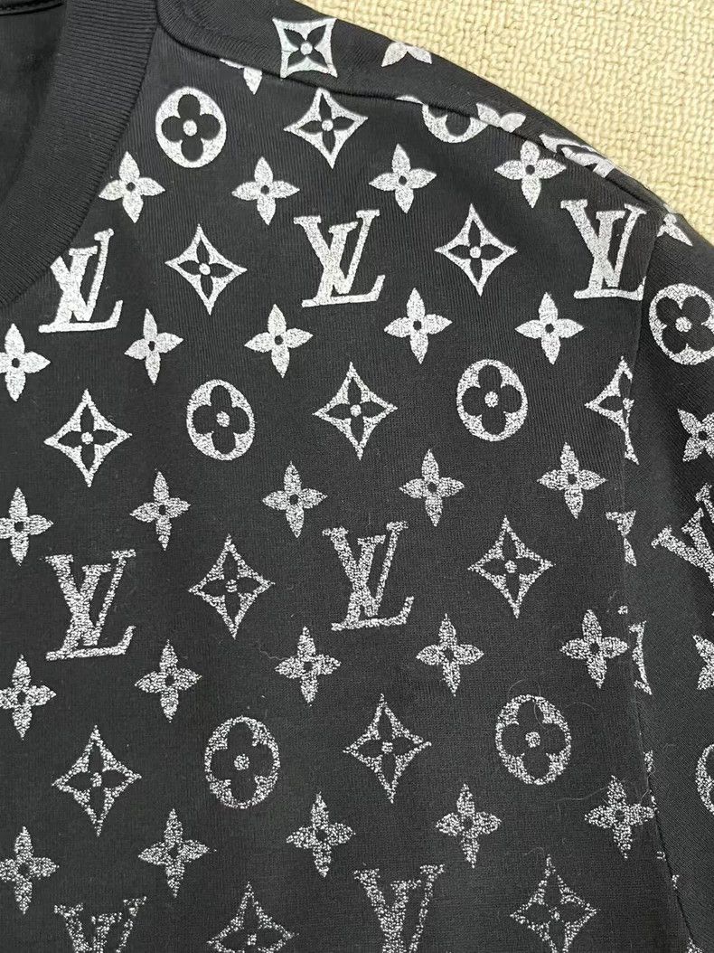 Louis Vuitton Louis Vuitton Gradient Logo printed pullover crew neck sho Size US L / EU 52-54 / 3 - 3 Thumbnail