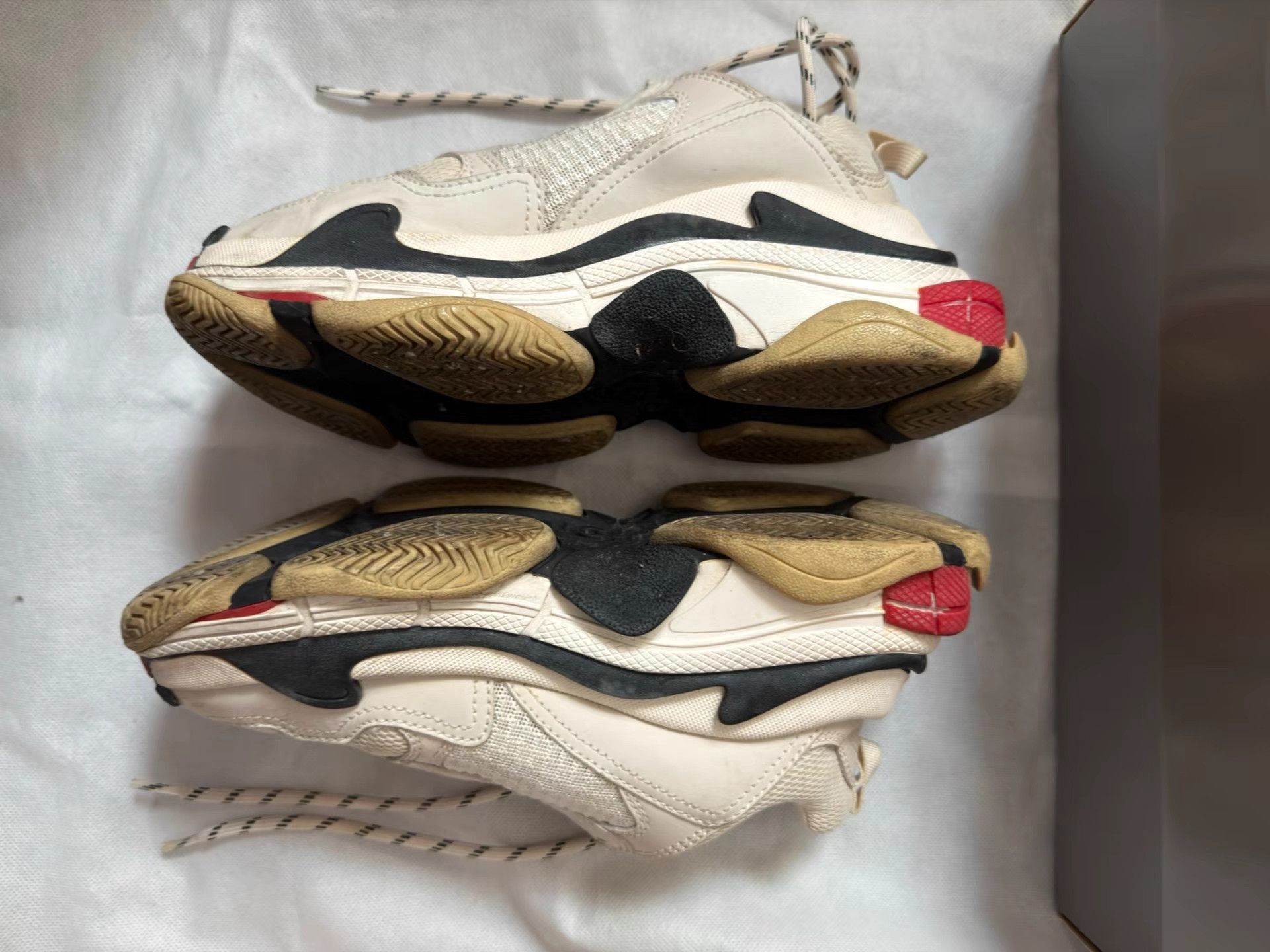Balenciaga Balenciaga Triple S Classic Dad Sneakers Q9 Size US 6 / IT 36 - 6 Thumbnail