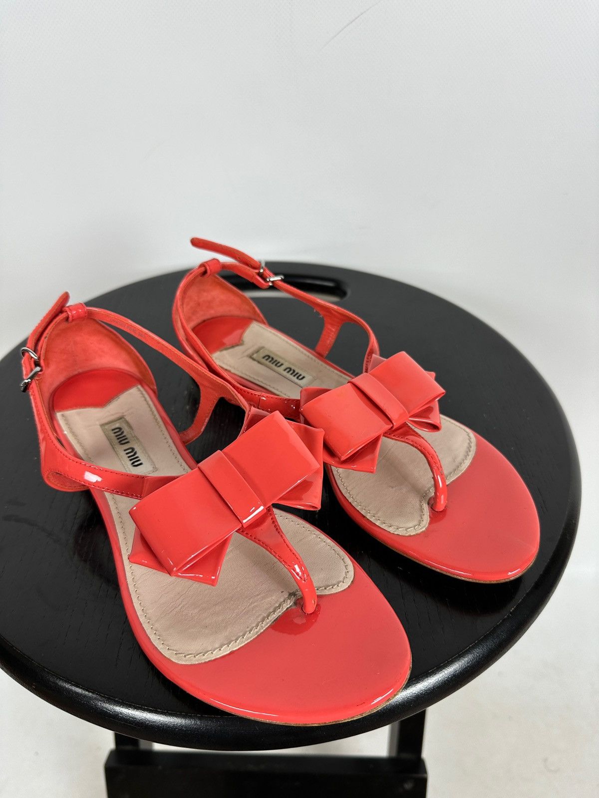 Miu Miu Miu Miu Pink Patent Leather Bow Flat Sandals Size US 6.5 / IT 36.5 - 1 Thumbnail