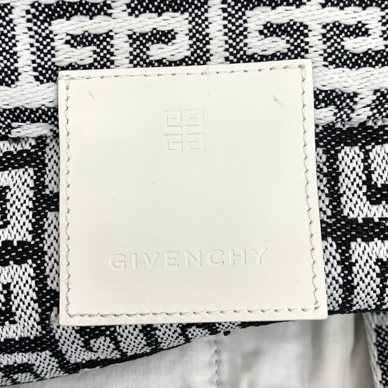 Givenchy Givenchy Logo Jacquard All-over Print Casual Shorts K26WX Size 28" / US 6 / IT 42 - 6 Thumbnail