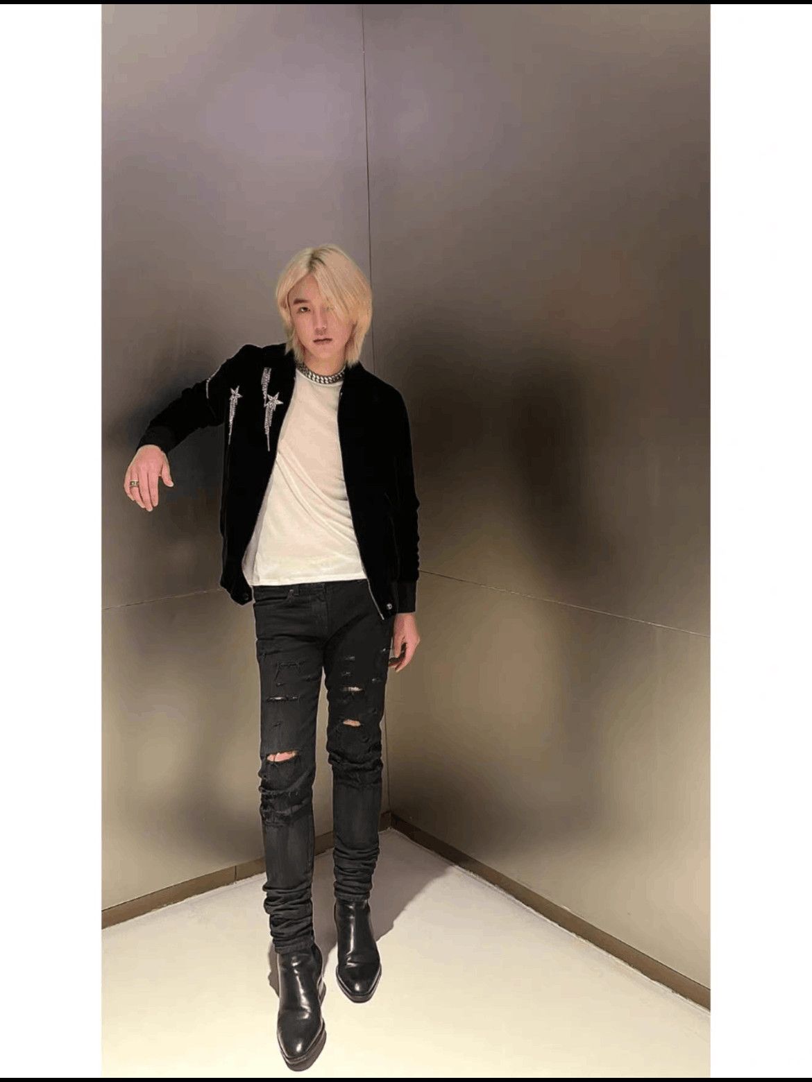 Saint Laurent Paris F38 Saint Laurent Paris 17AW Runway Velvet Crystal Jacket Size US S / EU 44-46 / 1 - 7 Thumbnail