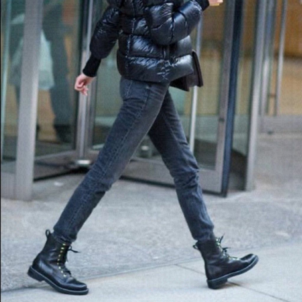 Aritzia ARITZIA The Castings Black Slim Fit Denim w/ Raw Hem US 24 Size 24" / US 00 / IT 34 - 1 Thumbnail
