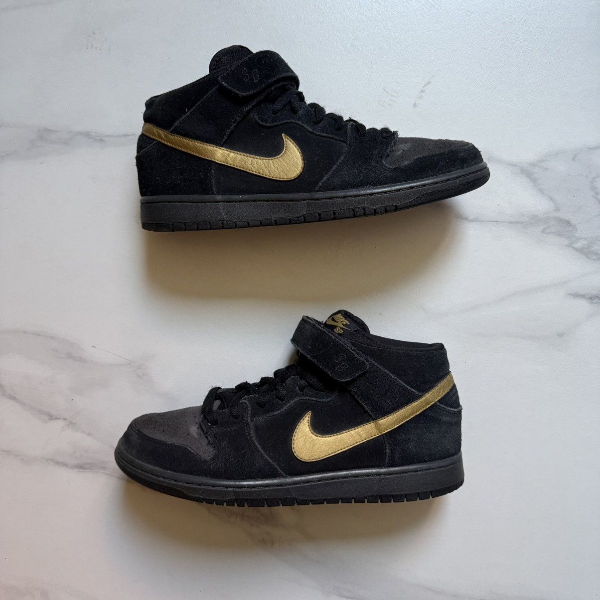 Nike SB Nike SB Dunk Mid Obsidian Metallig Gold Size US 9.5 / EU 42-43 - 3 Thumbnail