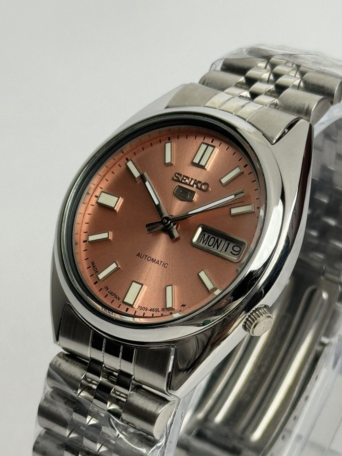 Seiko Seiko 5 7009-Japan Auto |salmon Dial | Day & Date Size 36 - 6 Thumbnail