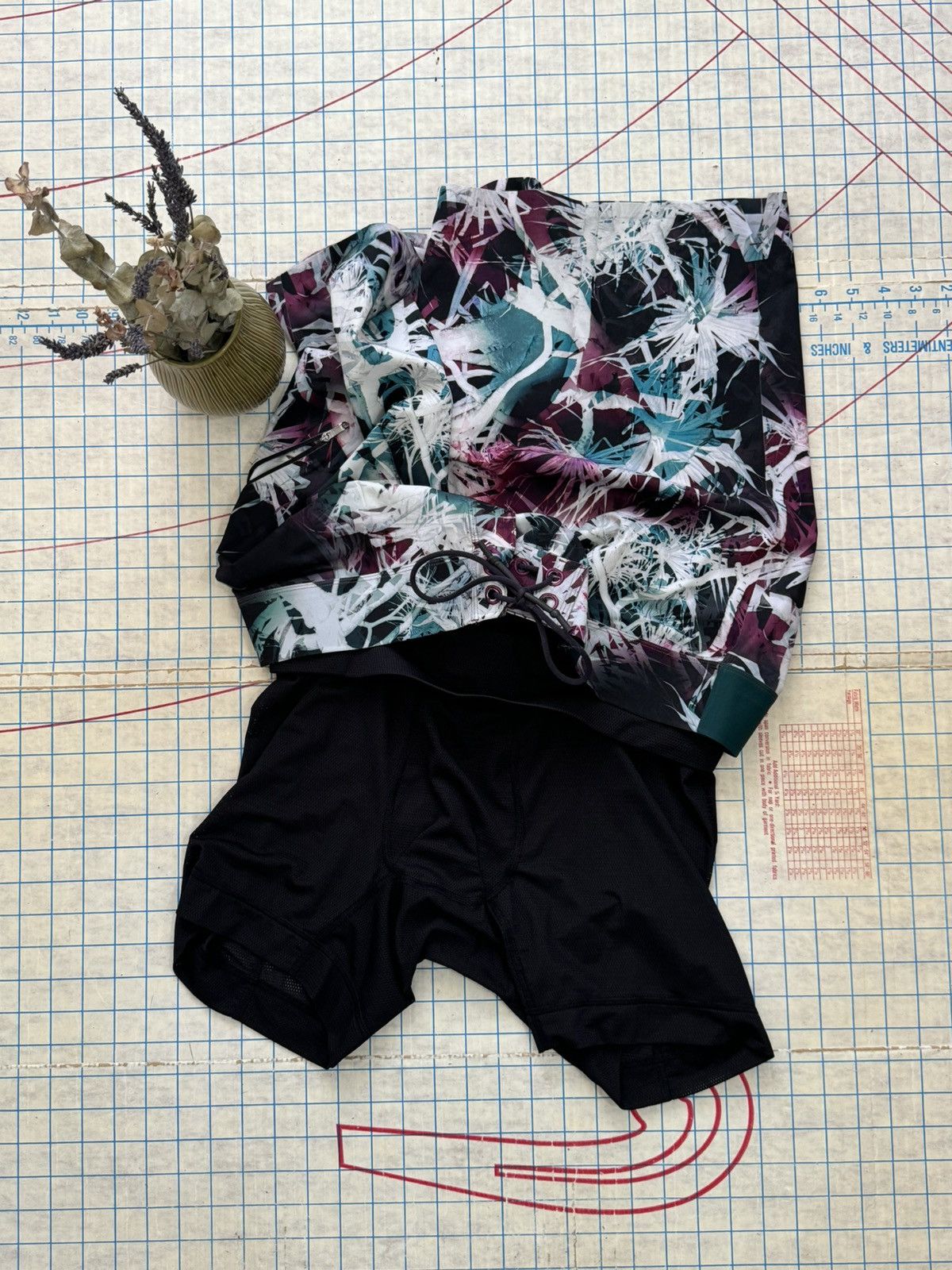 Lululemon Lululemon El Current Shorts 7” Lined Size 38 Palms Pattern Size US 38 / EU 54 - 8 Thumbnail