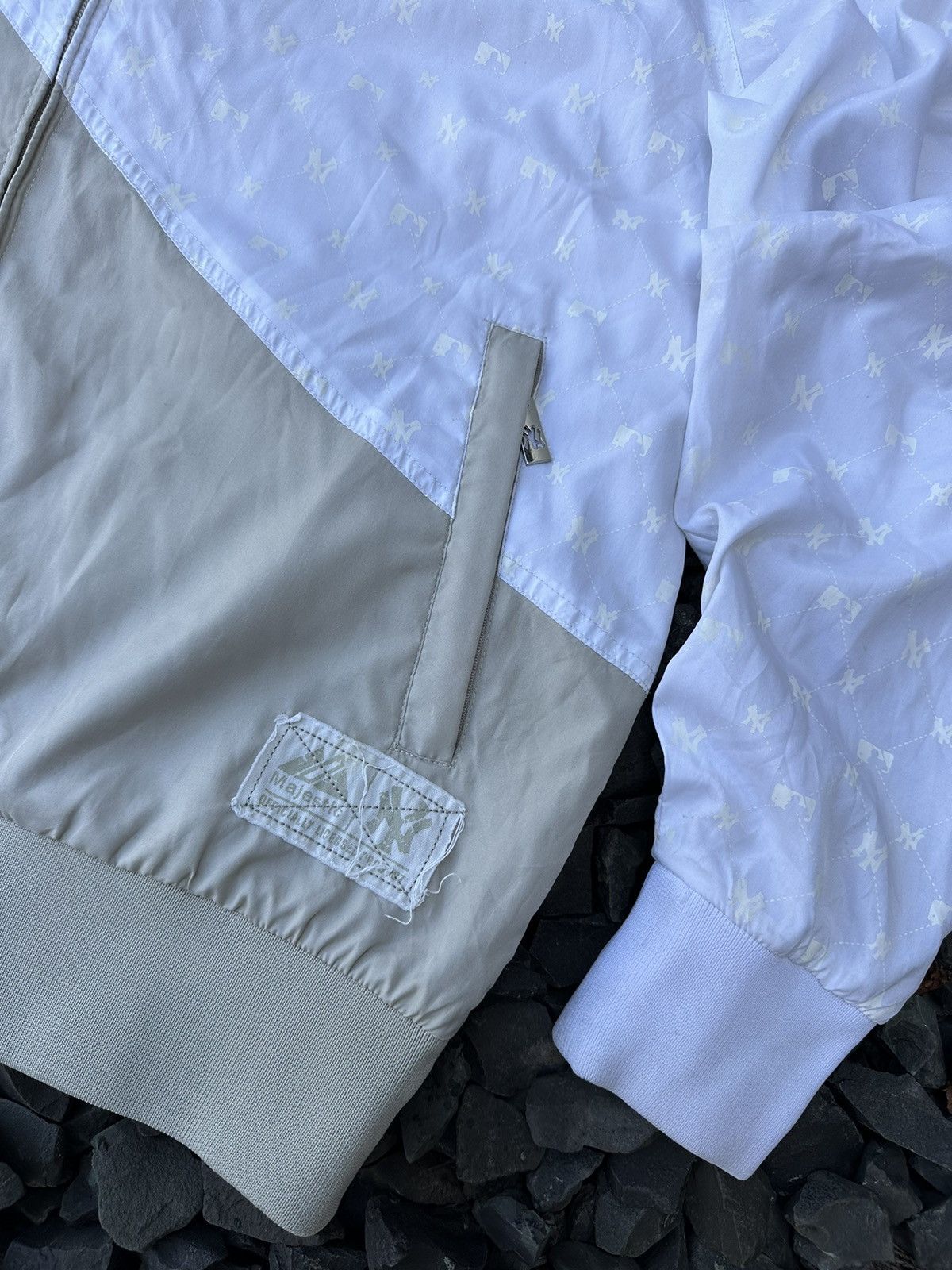 Majestic × New York Yankees × Vintage Vintage yankees jacket majestic monogram big back print Size US L / EU 52-54 / 3 - 5 Thumbnail