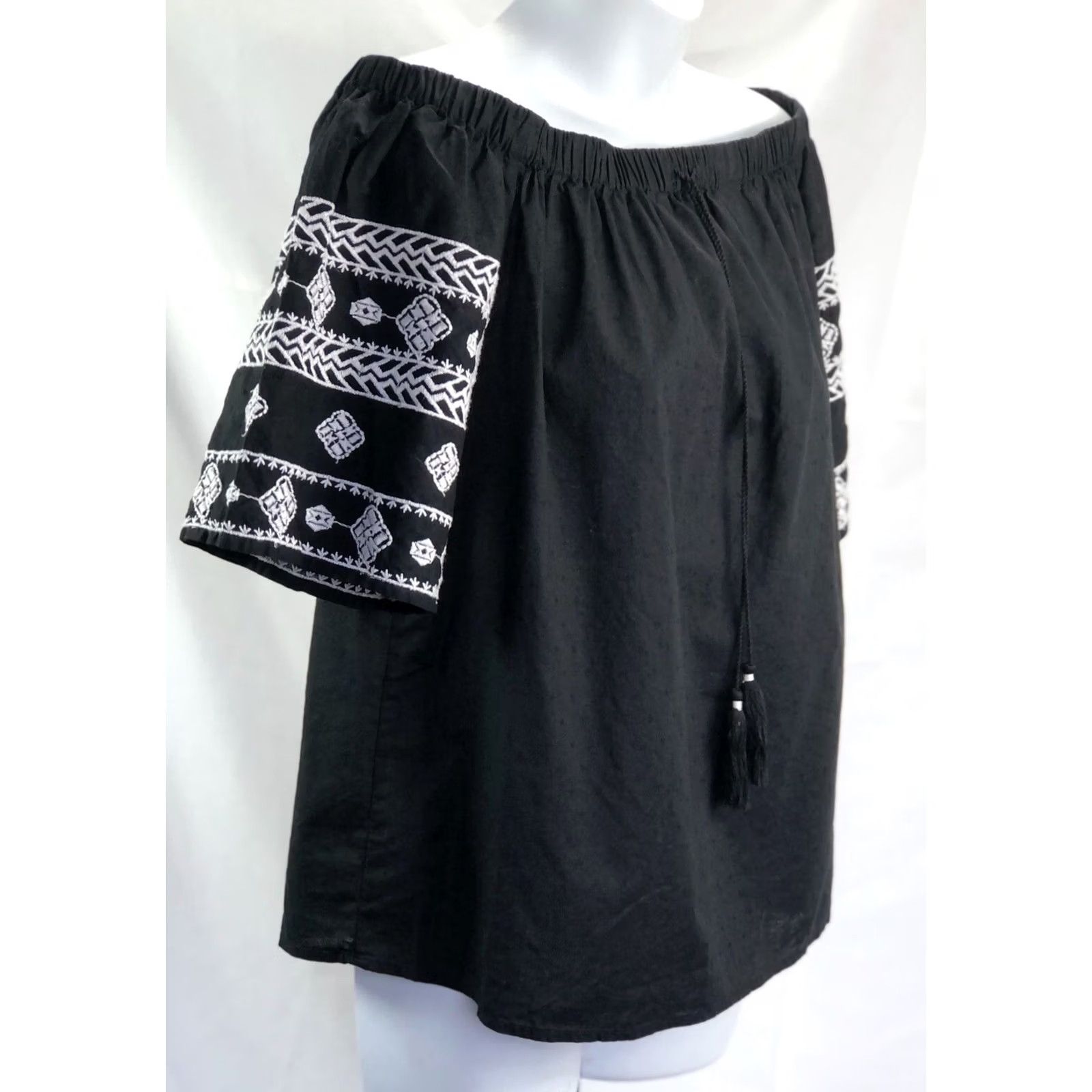 Old Navy Old Navy Blouse Shirt Womens S Off Shoulder Black White Embroidered Short Sleeve Tassel Boho Peasant Trendy Size S / US 4 / IT 40 - 2 Thumbnail