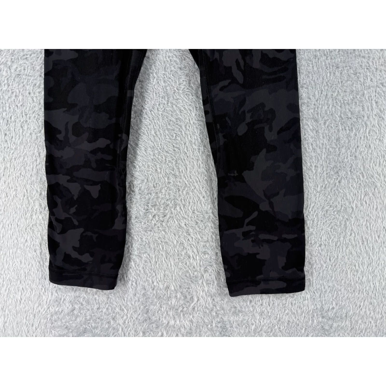 Lululemon VINTAGE Lululemon Align Cropped Pants Womens Medium 4 Black Gray Camo Yoga Athleisure Size 27" / US 4 / IT 40 - 2 Thumbnail