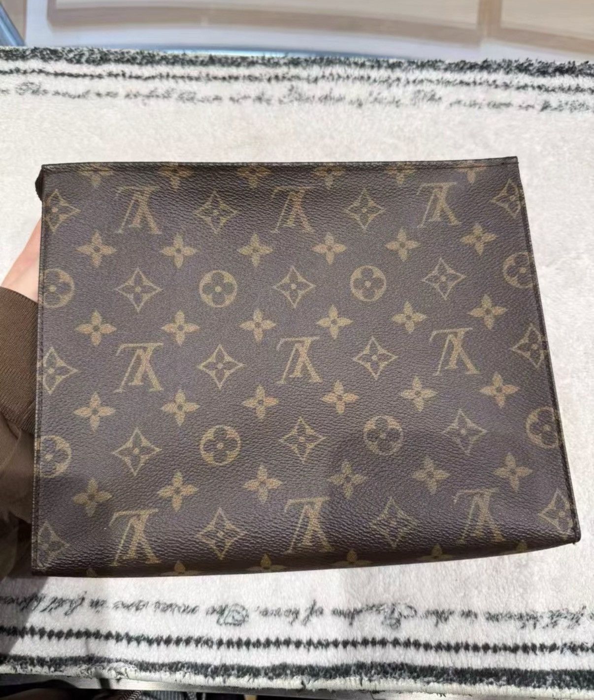Louis Vuitton Louis Vuitton 26 Monogram Toiletry Pouch/Clutch. Size ONE SIZE - 1 Thumbnail