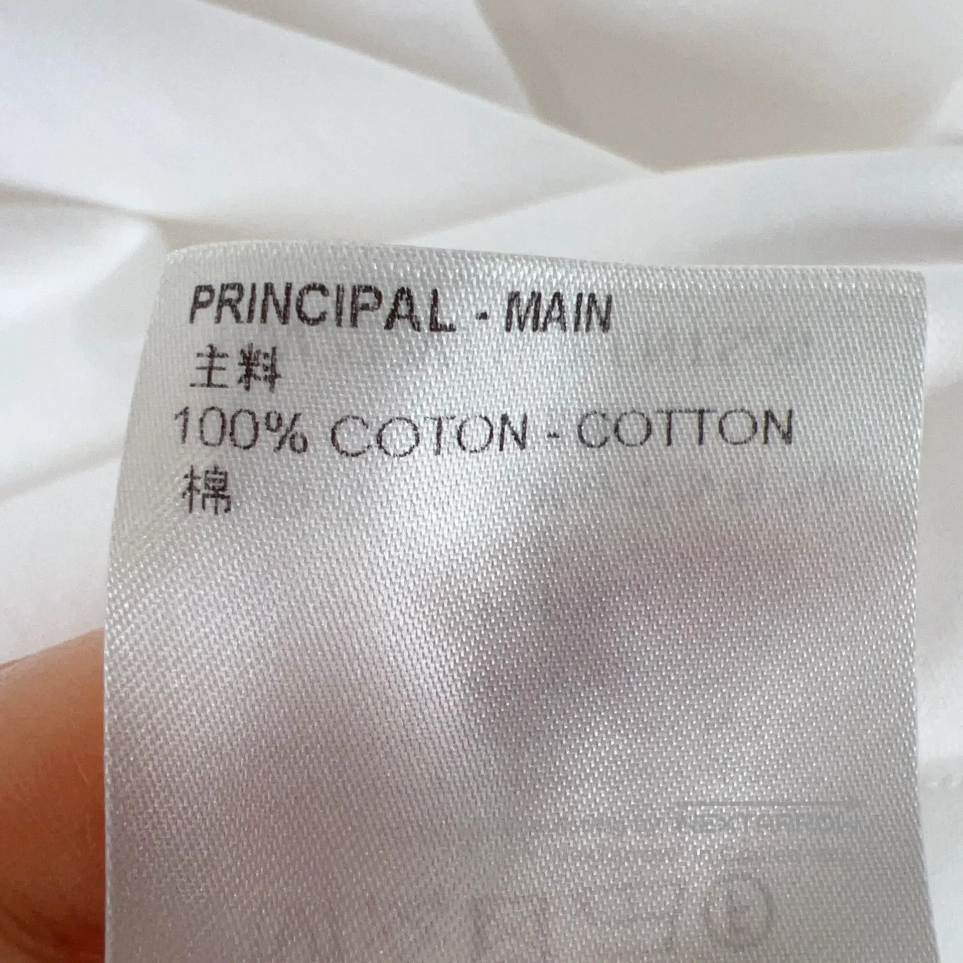 louis vuitton white short sleeve t-shirt.