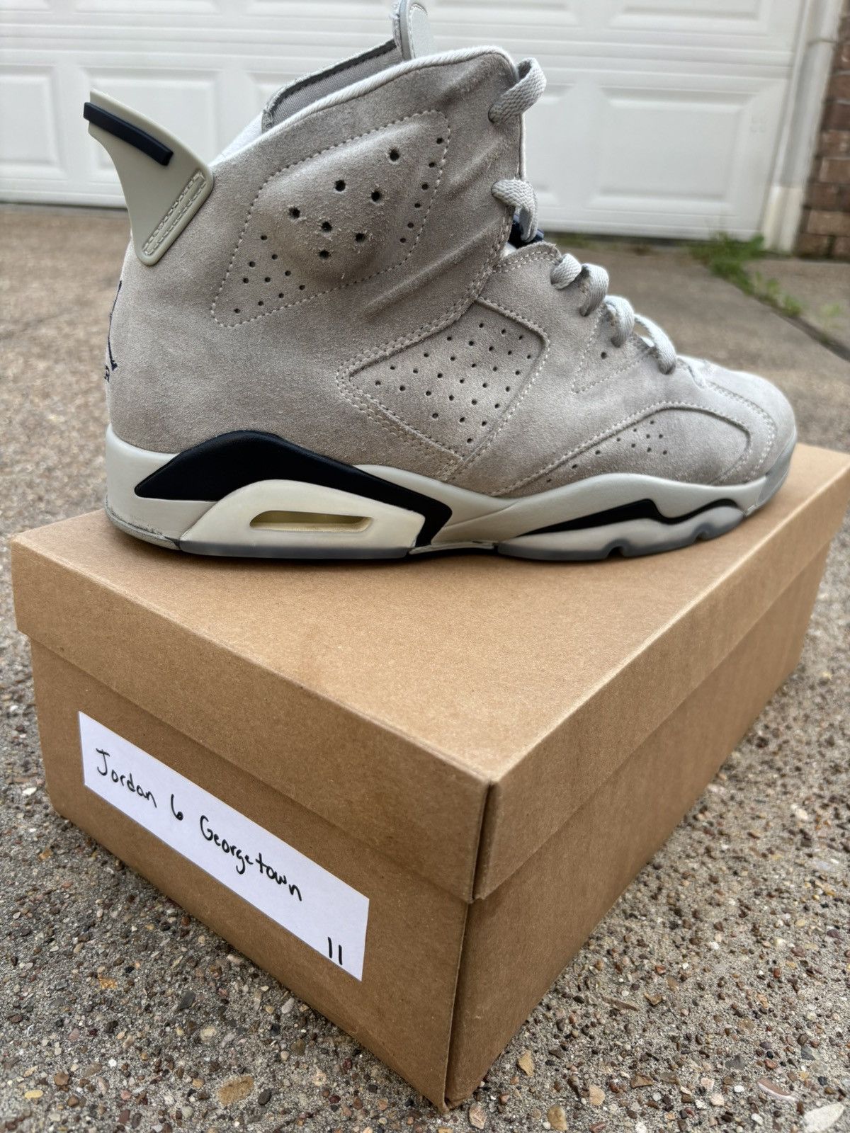 Jordan Brand Georgetown Jordan 6 Size US 11 / EU 44 - 2 Thumbnail