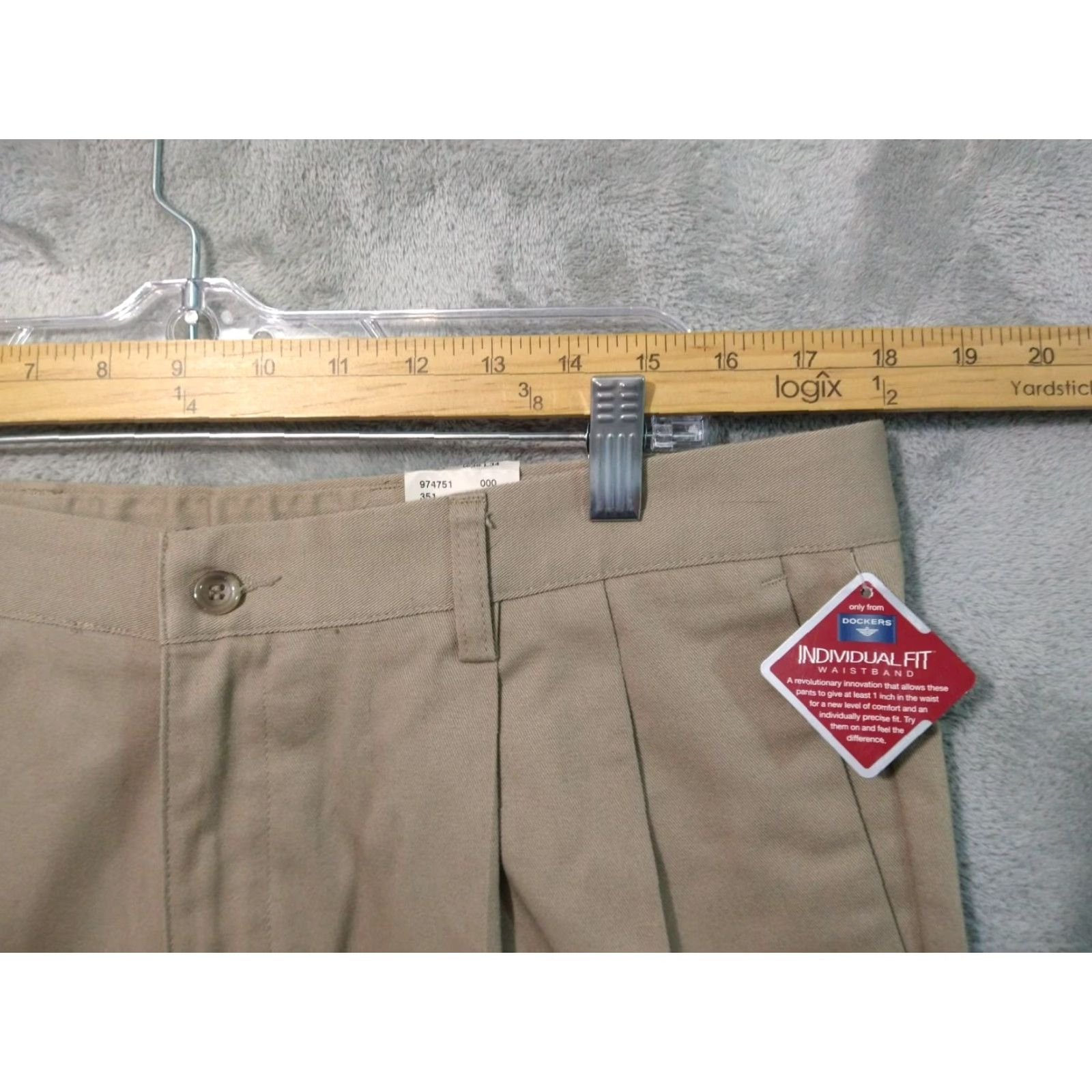 Dockers Dockers Pants Mens 36x34 Beige Classic Fit Pleated Khakis Classic Mens Pants Beige Cotton 36 Inseam 34 Straight Wide-Leg Preppy Theme Mens Size US 36 / EU 52 - 3 Thumbnail