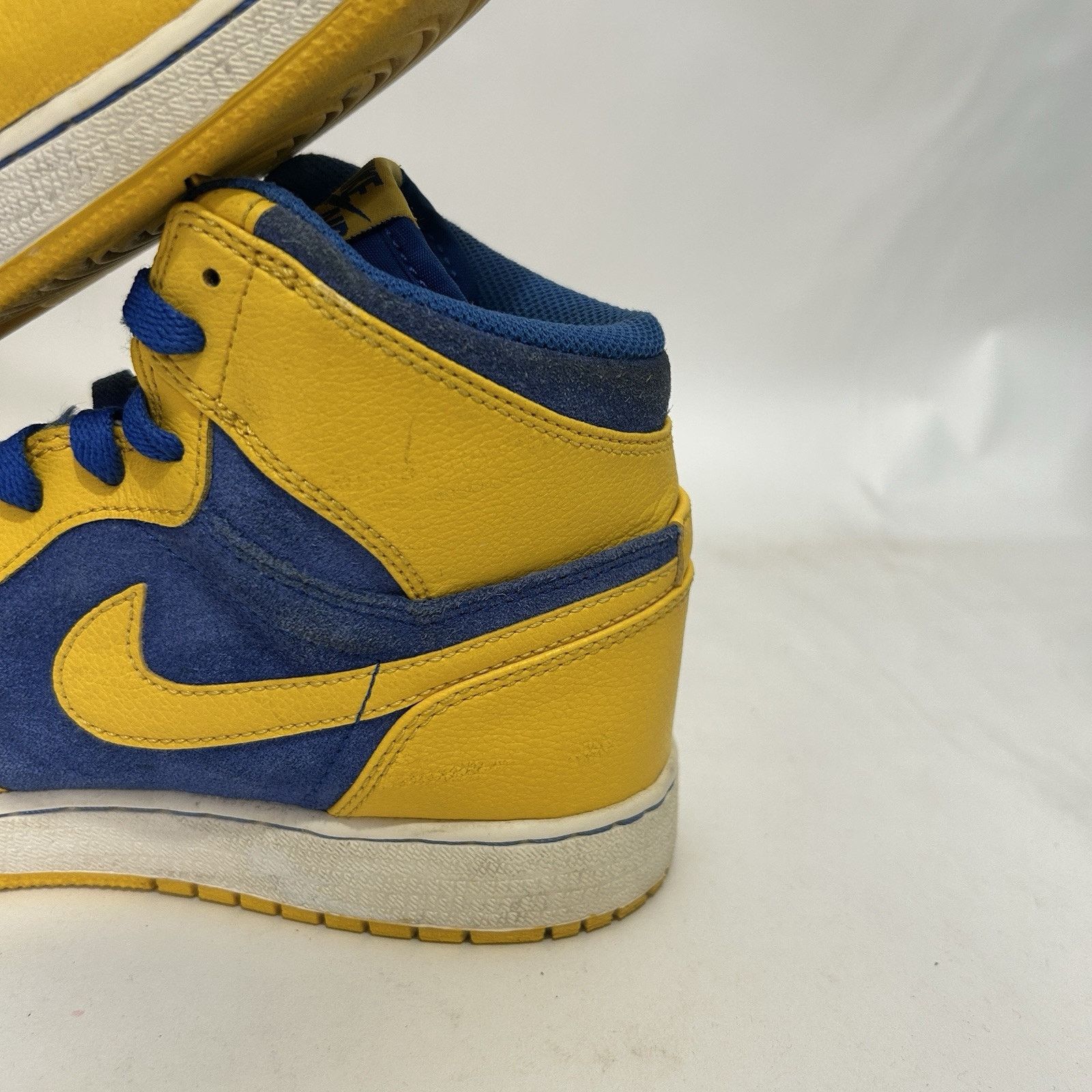 Nike Nike Air Jordan Retro 1 High OG GS “Yellow Laney Blue” 2013 Size US 8.5 / IT 38.5 - 12 Thumbnail