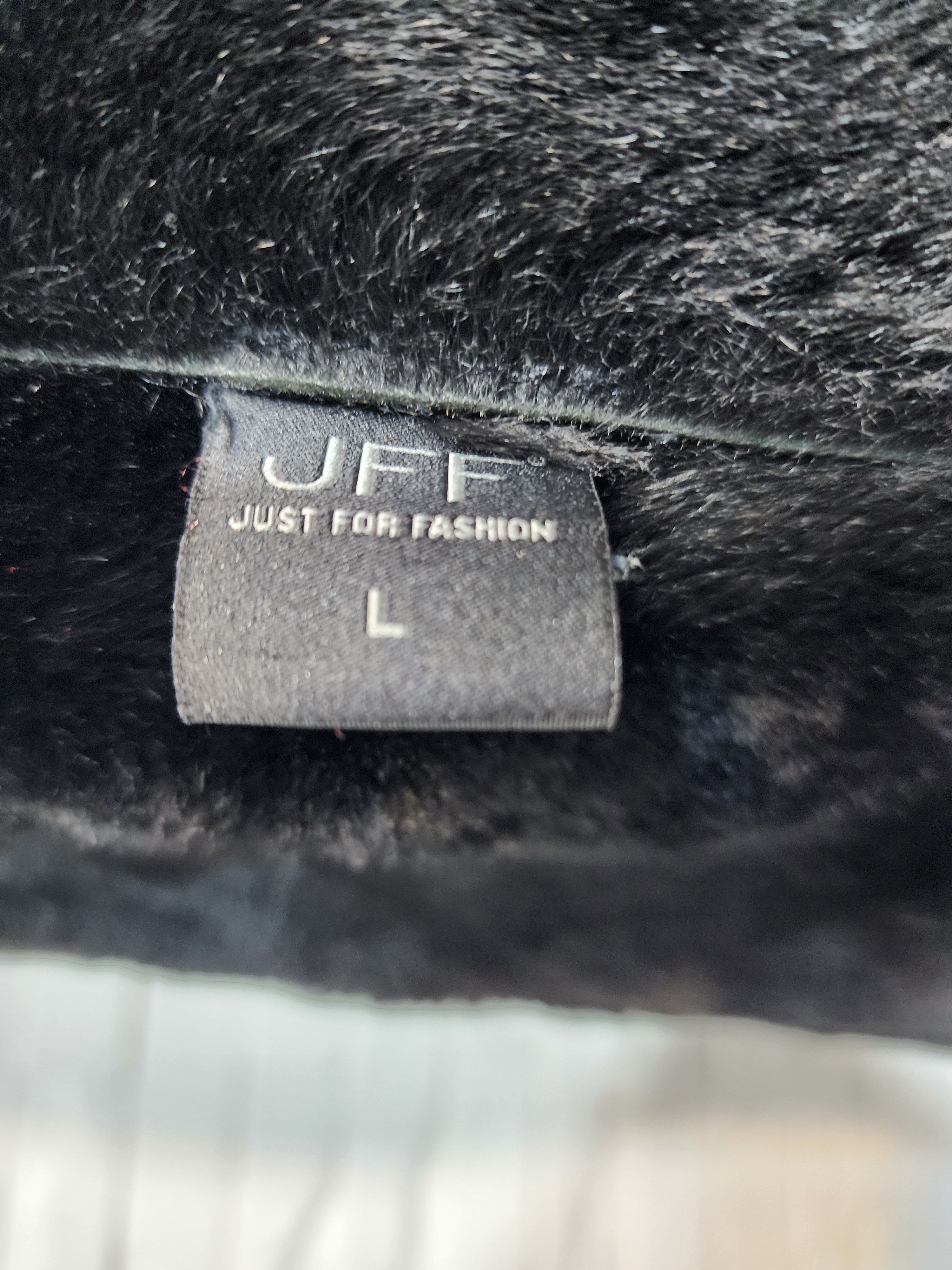 Uniqlo Black Sheepskin Coat: Women's Genuine Fur Trim, Button Front Size XXL / US 16-18 / IT 52-54 - 9 Thumbnail