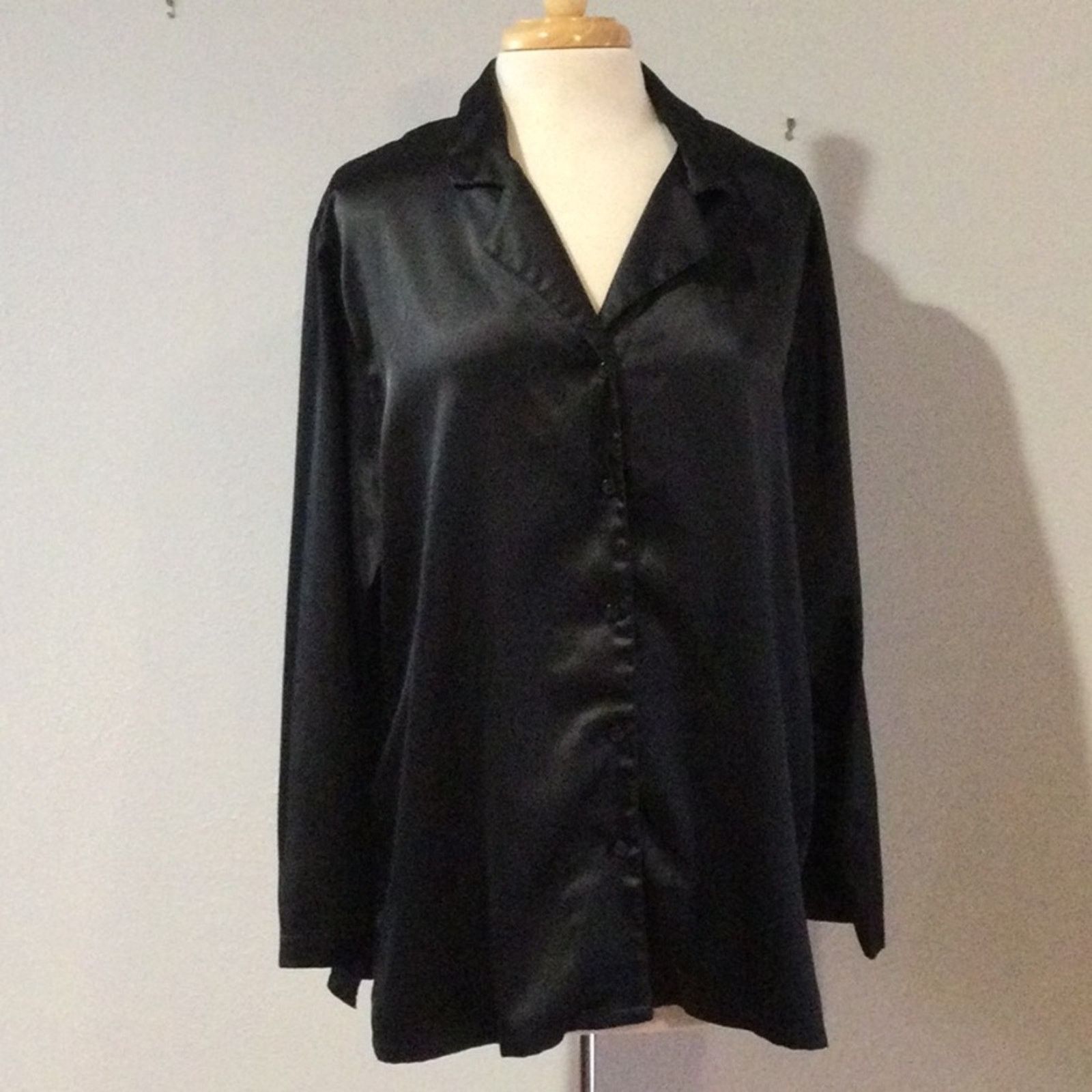 Victoria's Secret Victoria's Secret Black Button Top Bottom Pajama Set Size L Size 32" / US 10 / IT 46 - 2 Thumbnail