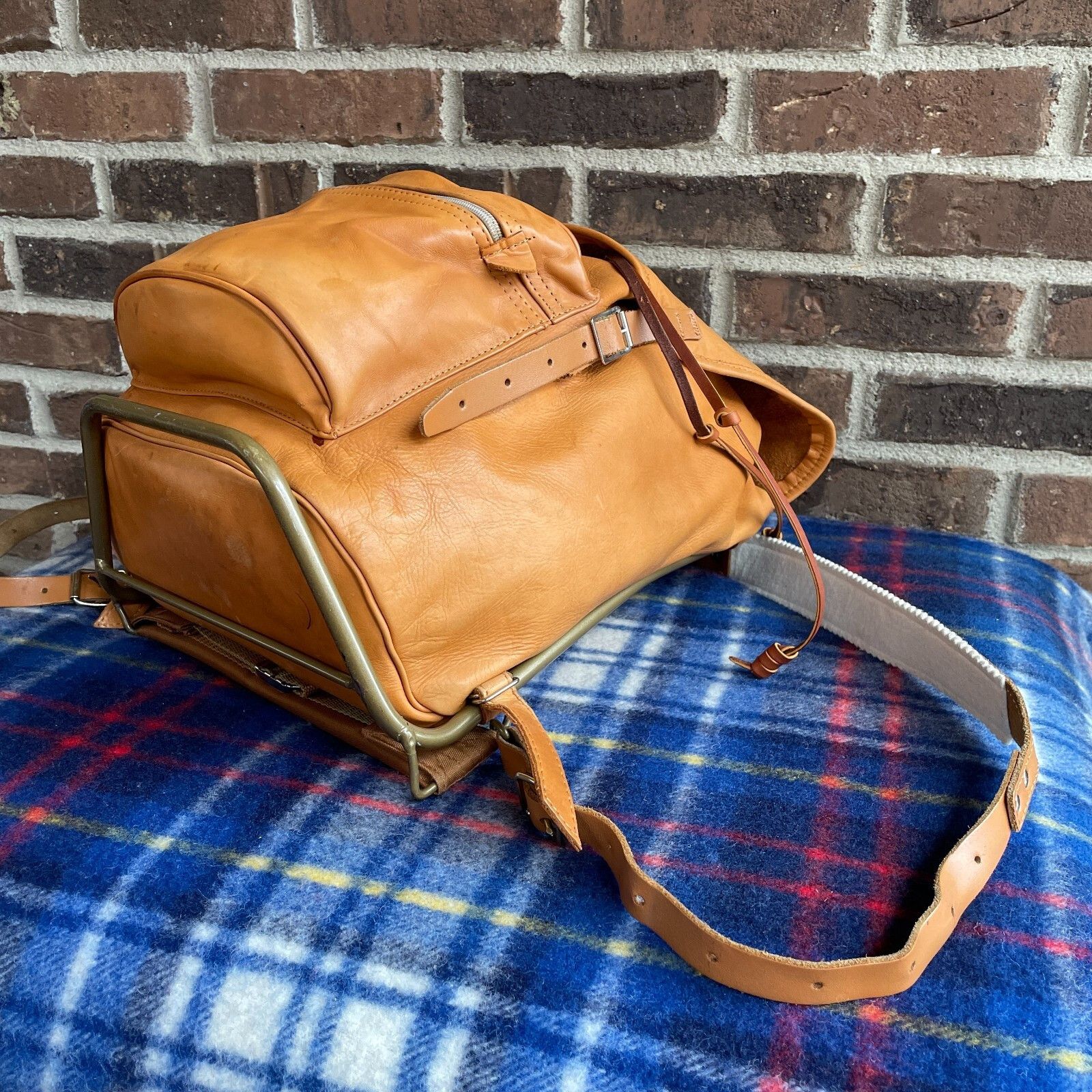 Other RARE 1970s REINDEER HIDE LEATHER BACKPACK RUCKSACK R$1398 Size ONE SIZE - 2 Thumbnail