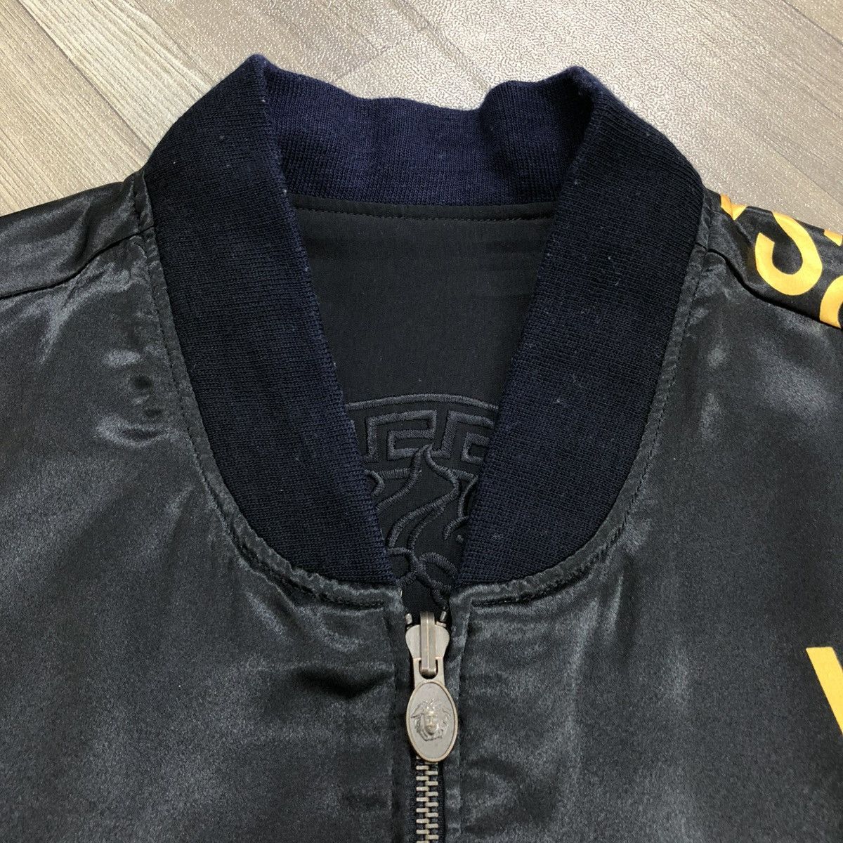 Versace 🇮🇹Gianni Versace Jeans Couture Medusa Reversible Silk Jacket Size US L / EU 52-54 / 3 - 5 Thumbnail