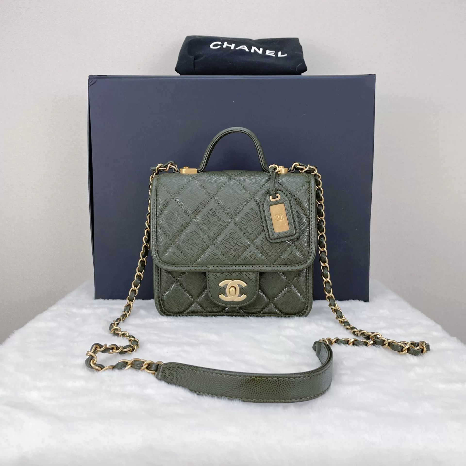 Chanel Pre-loved Bag Very good condition Size ONE SIZE - 1 Thumbnail