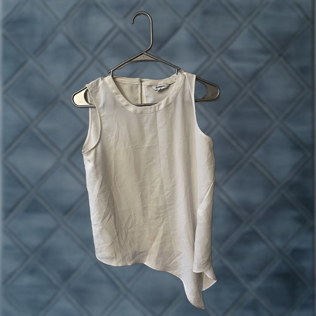Express VINTAGE Express Tank Top? Wait vintage is No. So: EXPRESS Tank Top Womens XS White Asymmetrical Ruched Side Tie V-Neck Casual Beach 2000s Y2K Womens Size XS / US 0-2 / IT 36-38 - 1 Thumbnail
