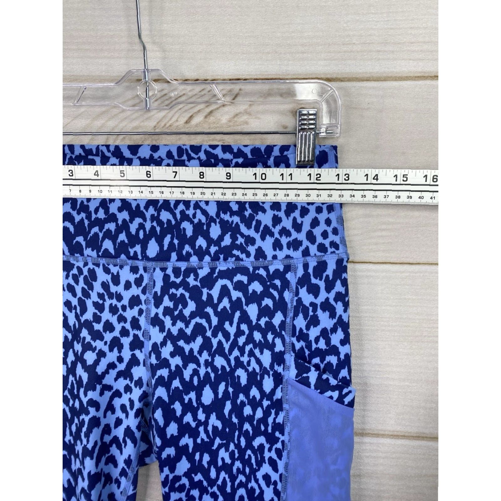 Fabletics Fabletics Leggings S Blue Animal Print Pockets High Rise Skinny Athletic Womens Size 28" / US 6 / IT 42 - 3 Thumbnail