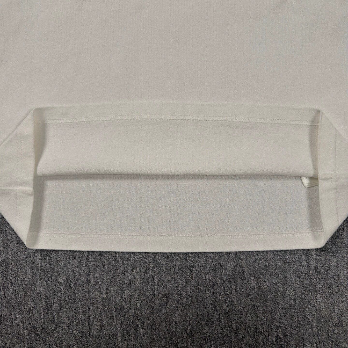 Louis Vuitton LV Graffiti 3D White Short-Sleeve Tee S Near New Size US L / EU 52-54 / 3 - 7 Thumbnail