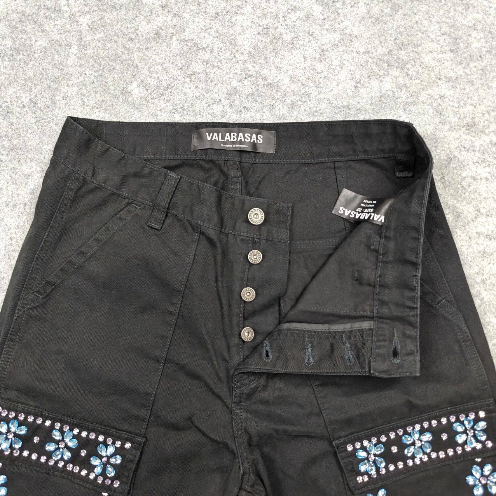 Vintage Valabasas Cargo Shorts Mens 32 Black Floral Rhinestone Canvas Streetwear Pockets Size US 32 / EU 48 - 3 Thumbnail