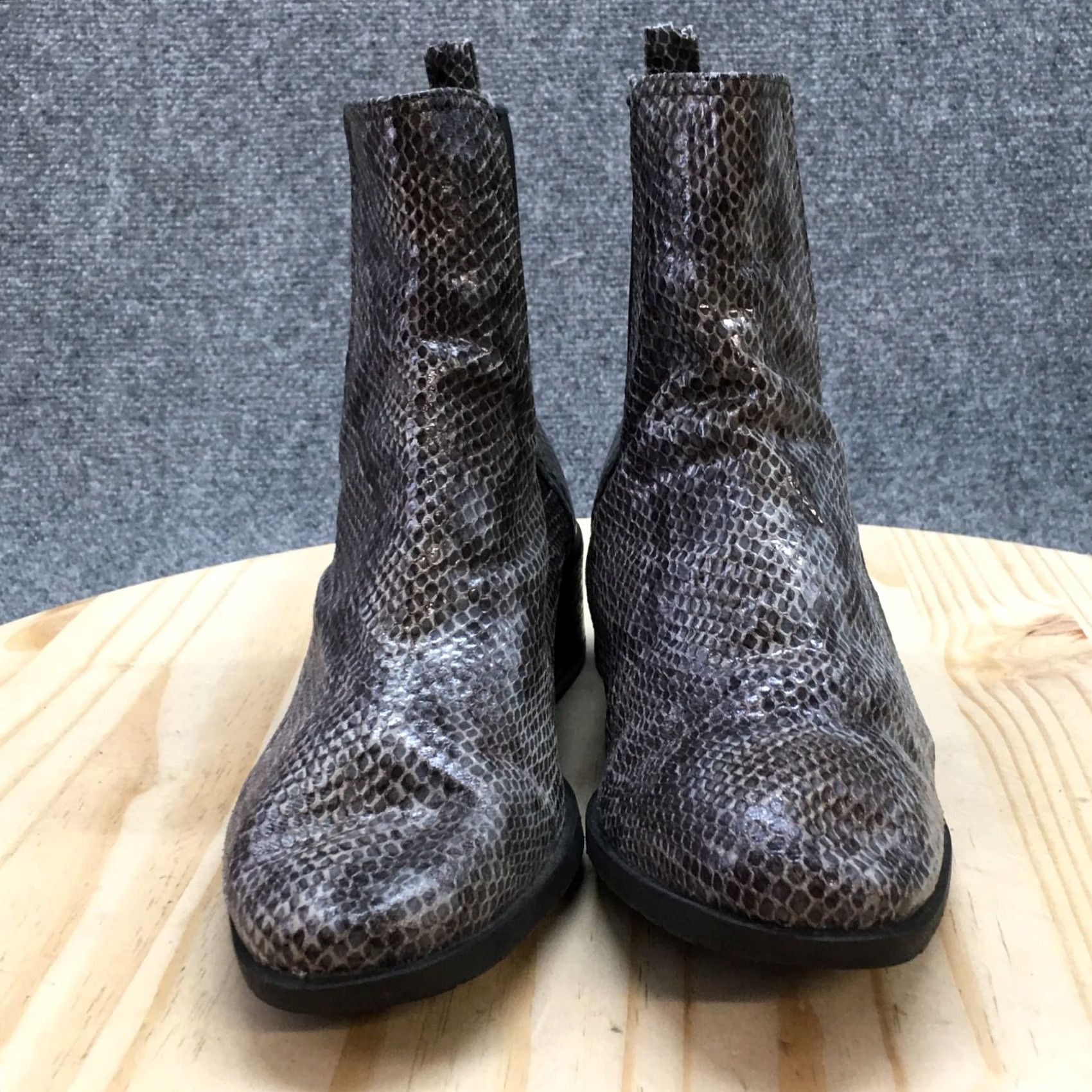 Kenneth Cole Kenneth Cole Reaction Boots Womens 8.5 Salt Chelsea Ankle Gray Faux Leather Size US 9 / IT 39 - 5 Thumbnail