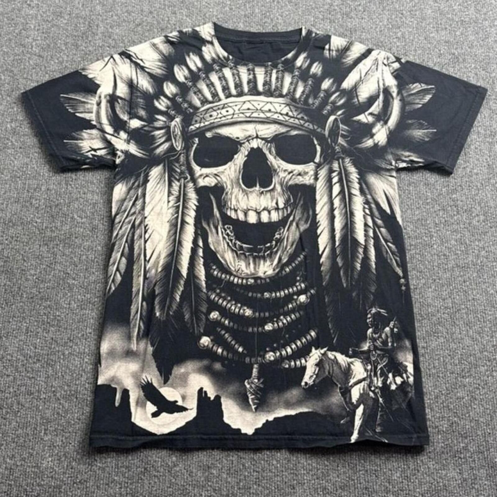 Fruit Of The Loom Y2K Native American Chief Feather AOP Tshirt M Black White Size US M / EU 48-50 / 2 - 1 Thumbnail