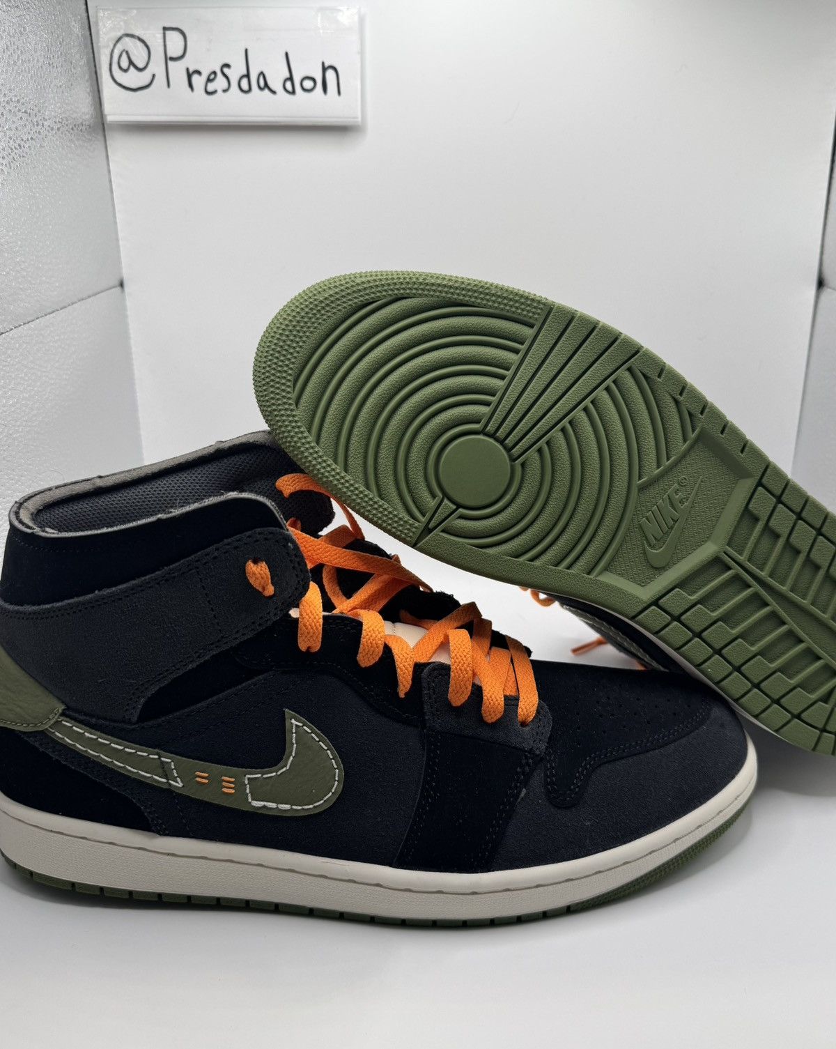 Jordan Brand Air Jordan 1 Mid SE Size US 12 / EU 45 - 1 Thumbnail