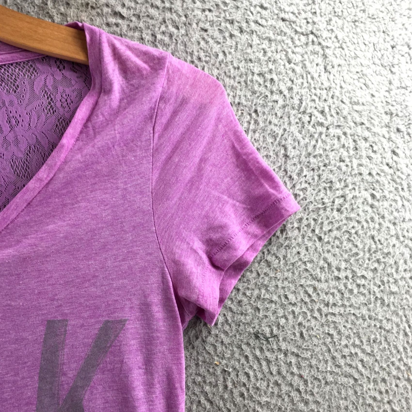 Victoria's Secret Victoria's Secret PINK Top Womens M Purple V-Neck Tee Lace Back Graphic Logo Shirt Size M / US 6-8 / IT 42-44 - 4 Thumbnail