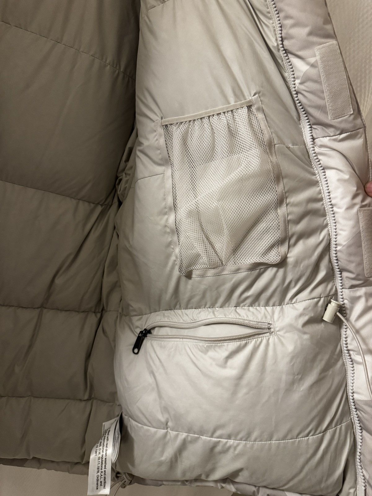 Kaws × The North Face The North Face x Kaws Retro Himalayan Parka sz L Size US L / EU 52-54 / 3 - 7 Thumbnail