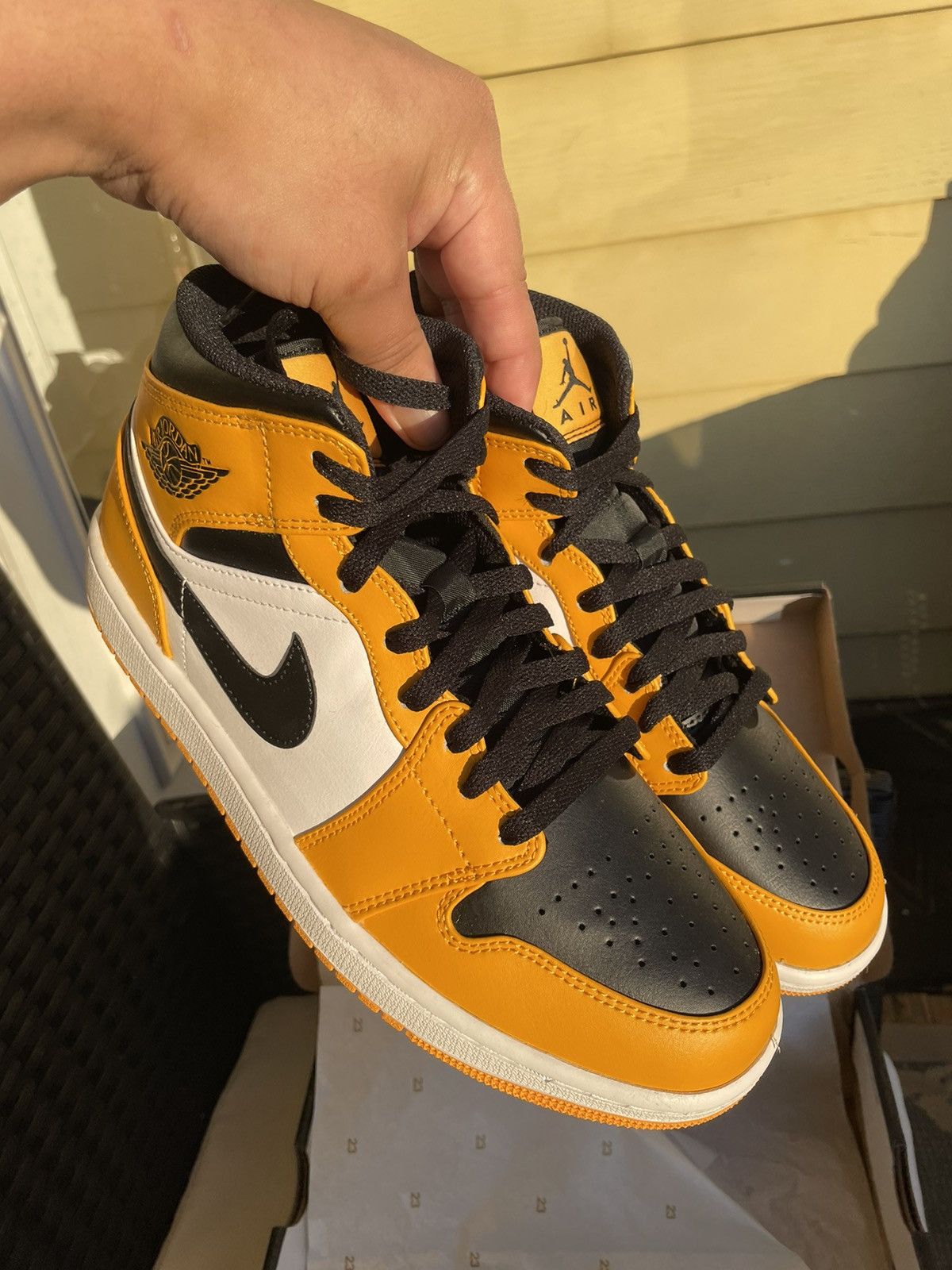 Jordan Brand Air Jordan 1 mids Size US 9 / EU 42 - 3 Thumbnail