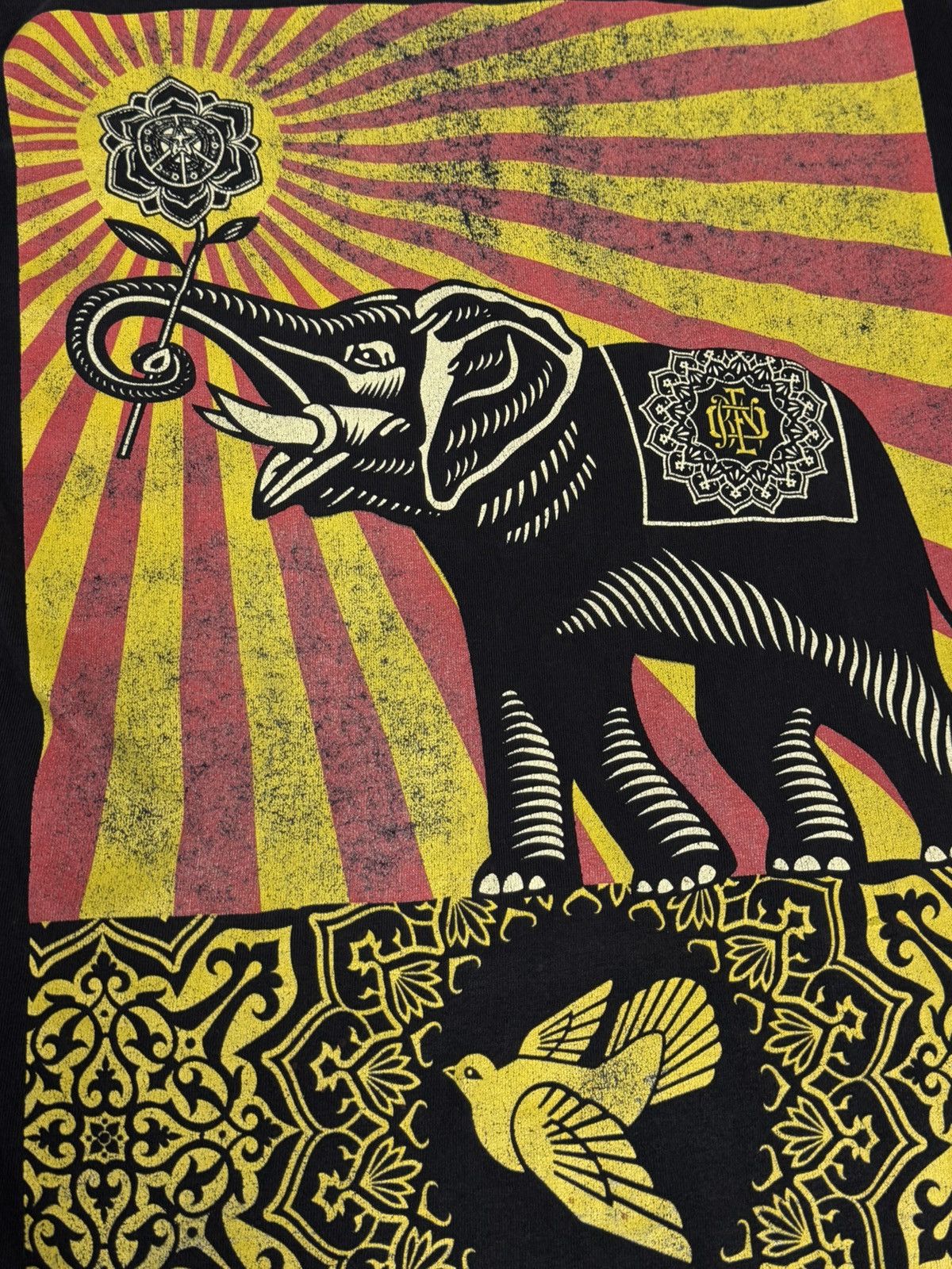 Obey Vintage Obey Elelphant Distressed Shepard Fairey Tee Small Size US S / EU 44-46 / 1 - 3 Thumbnail