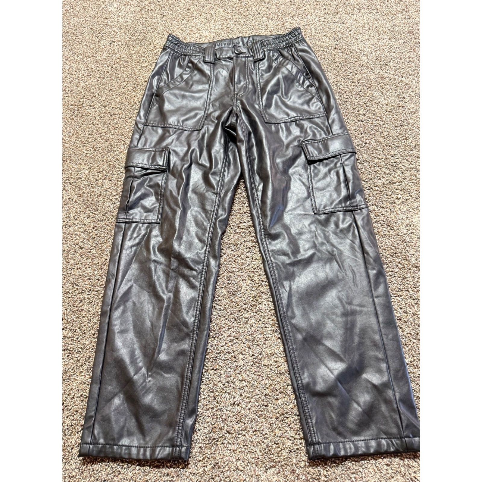 American Eagle Outfitters American Eagle Outfitters Cargo Pants Women's Black Size 6 SHORT EUC Leather Look Faux Leather Cargo Pants Women Black 6 SHORT Size 28" / US 6 / IT 42 - 2 Thumbnail