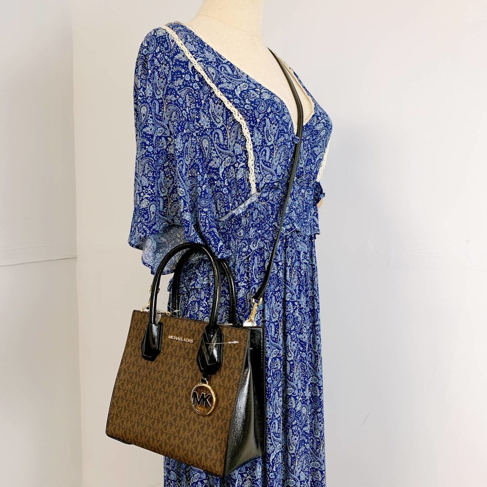 Michael Kors 35H3GM9M2B Mercer Medium Messenger Logo Bag