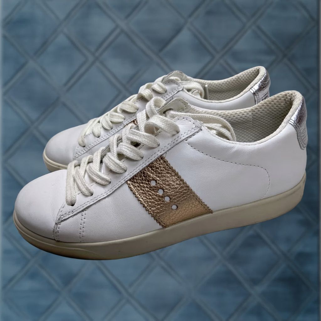Ecco ECCO Street Lite Retro Sneaker Womens 5 5.5 36 White Bronze Casual Leather Leather Sneaker Womens Size US 5 / IT 35 - 1 Thumbnail