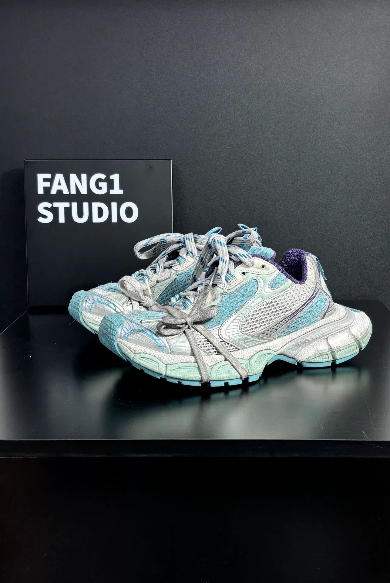 Balenciaga Balenciaga Green Lowtop Sneakers us_7-5 Women Size US 7.5 / IT 37.5 - 1 Thumbnail