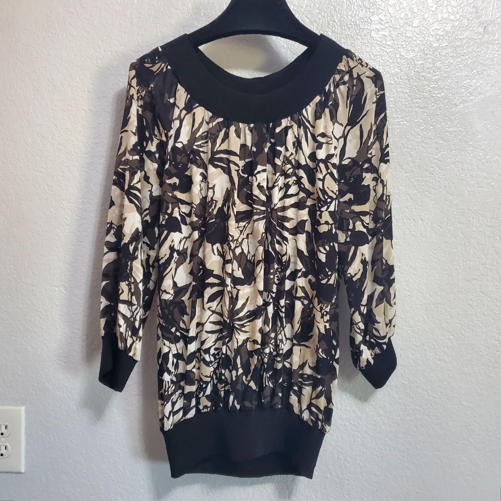 St. John VINTAGE St John Blouse Shirt Woman M Black Beige Floral Print Silk Blend 3/4 Sleeve Tunic Size M / US 6-8 / IT 42-44 - 2 Thumbnail