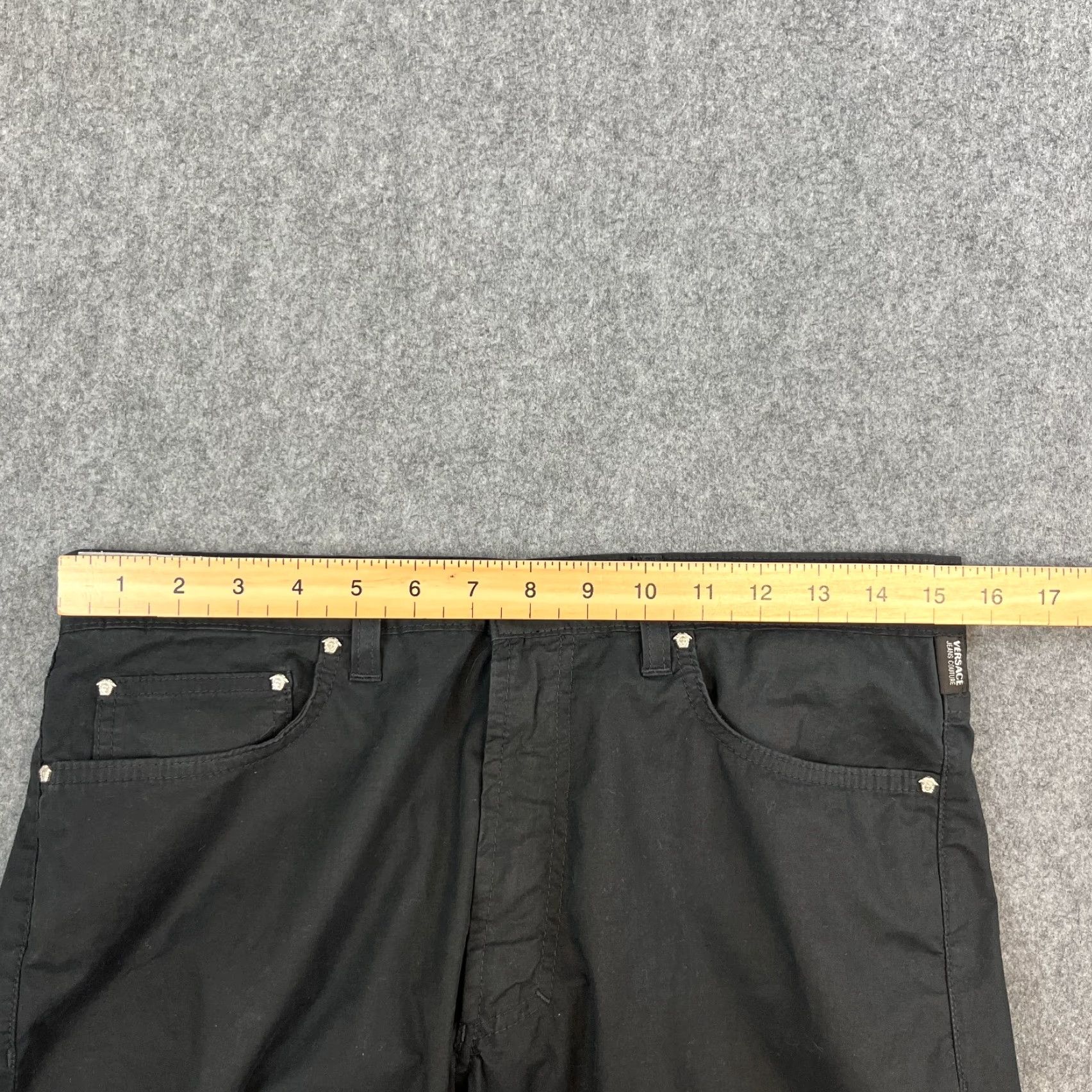 Versace VINTAGE Versace Jeans Relaxed Straight 32 32 Black Medusa Lightweight VTG Italian Jeans Mens Regular 32in 5-Pocket Denim Cotton Black Mens Size US 32 / EU 48 - 6 Thumbnail