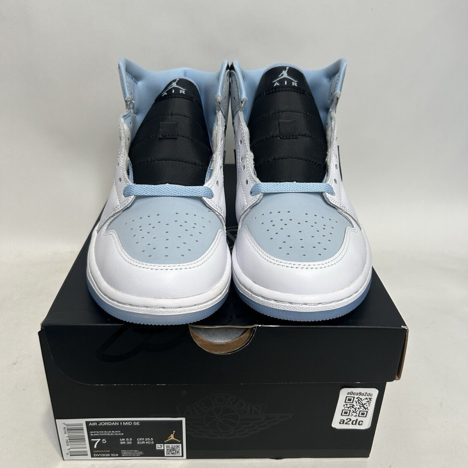 Nike Shoes Air Jordan 1 Mid SE “UNC/Ice Blue 2024