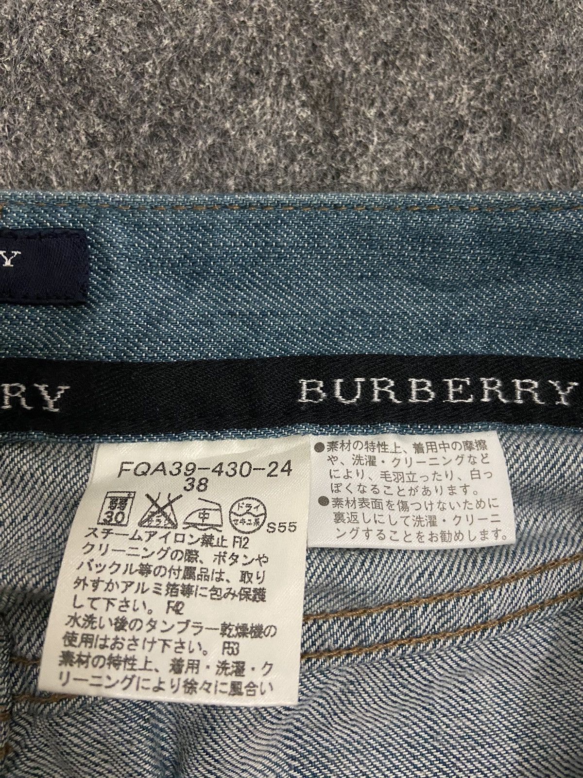 Burberry × Vintage Vintage Y2K burberry london denim pants Size 26" / US 2 / IT 38 - 9 Thumbnail