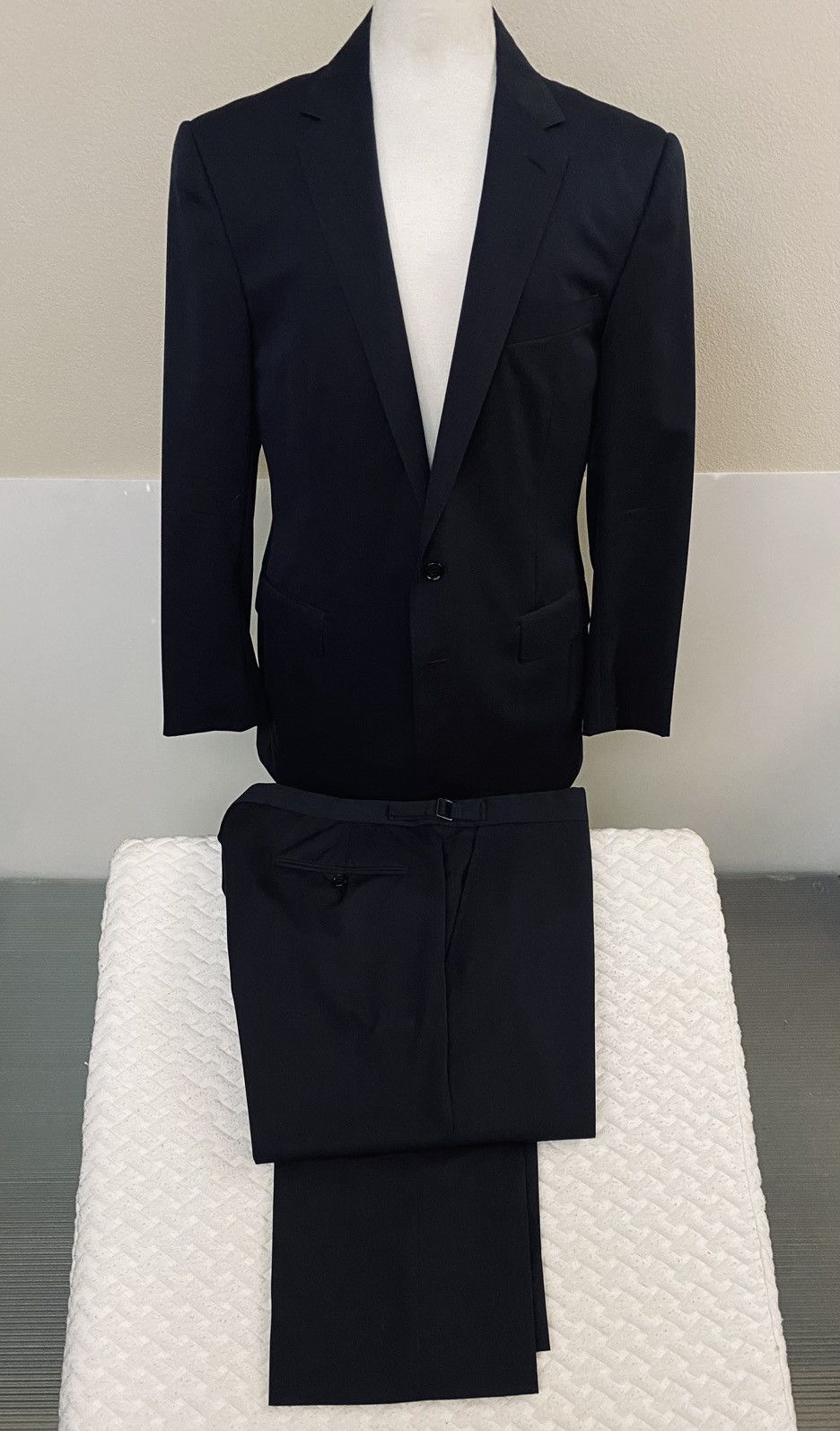 Ralph Lauren RALPH LAUREN BLACK LABEL - black 2-Btn “Anthony” Suit - 42 Size 42R - 1 Thumbnail