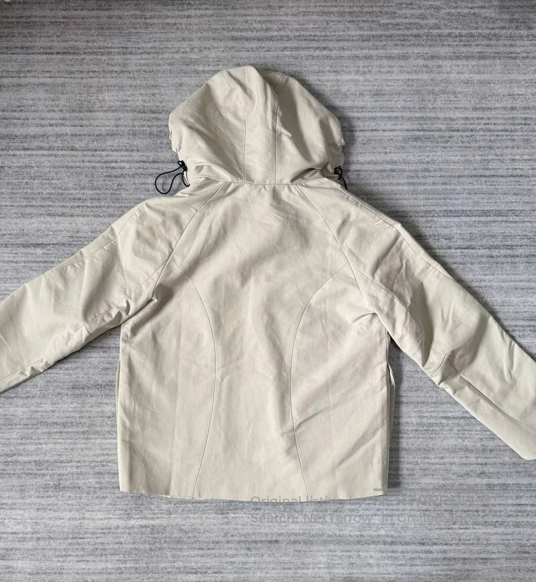 pet-tree-kor Pet Tree Kor Windbreaker Jacket in Beige. Size US L / EU 52-54 / 3 - 2 Thumbnail