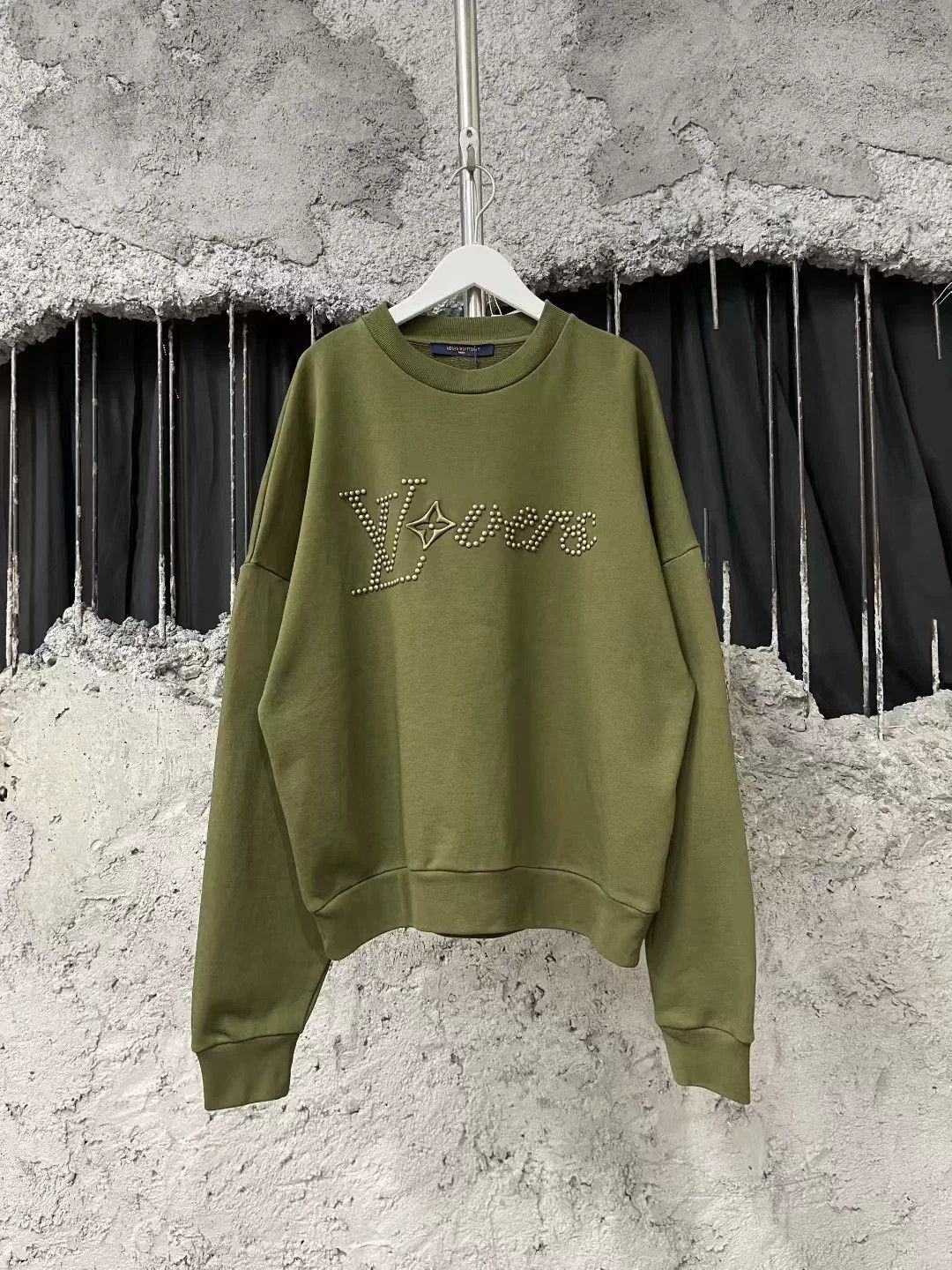 Louis Vuitton Louis Vuitton Pharrell Green Rivet Logo Hoodie Size US XS / EU 42 / 0 - 1 Thumbnail