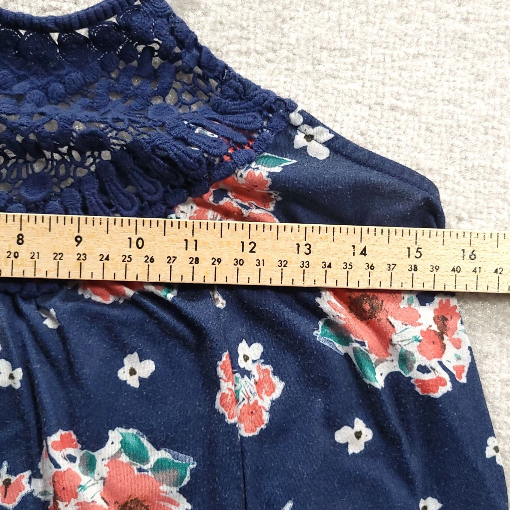 Vintage Vanity Blue Floral Top With Crochet Neckline Womens Medium Tank Sleeveless Halter Crochet Size M / US 6-8 / IT 42-44 - 4 Thumbnail